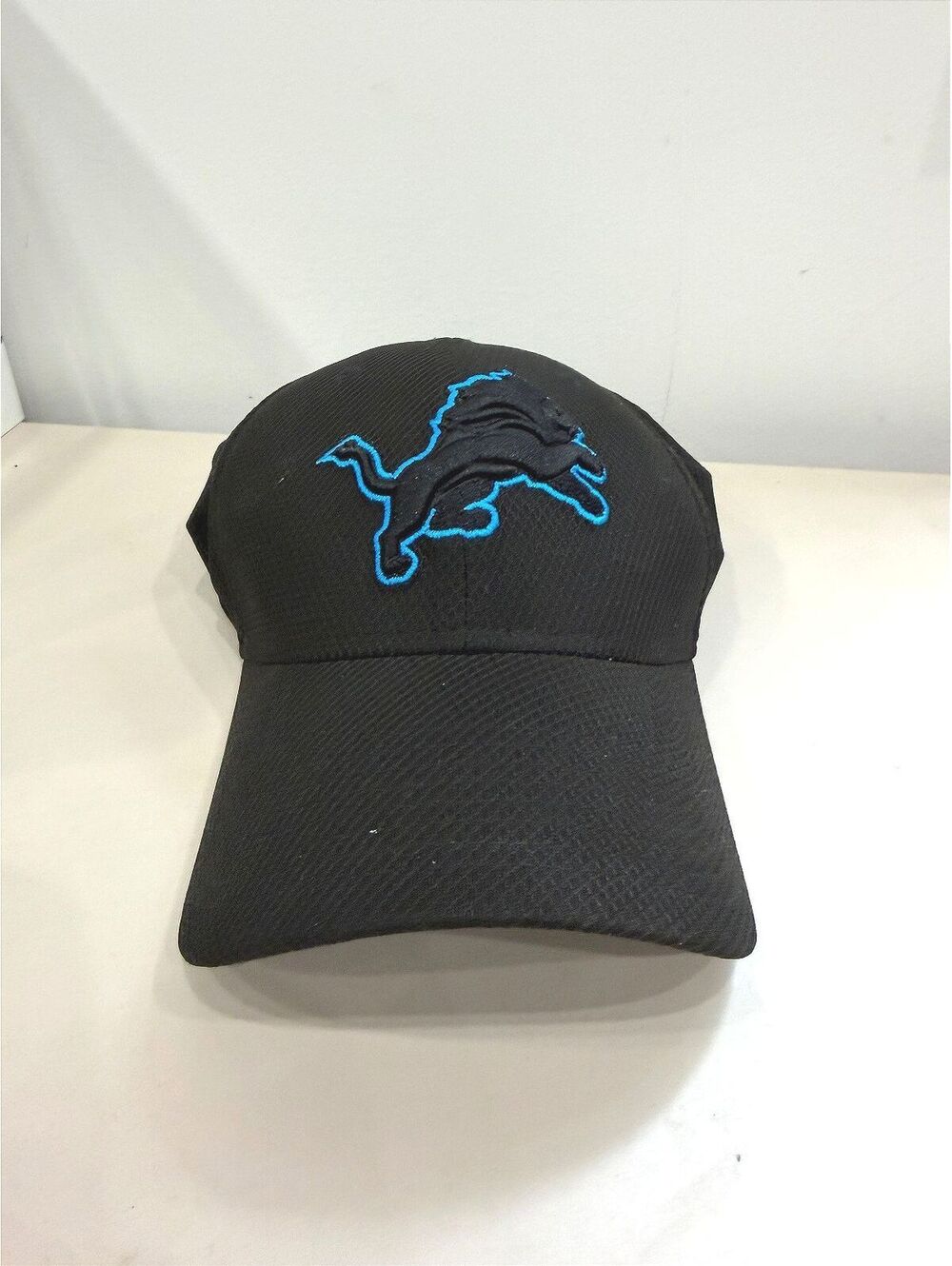 New Era NFL Detroit Lions Black 39THIRTY Stretch Fit Cap Medium-Large